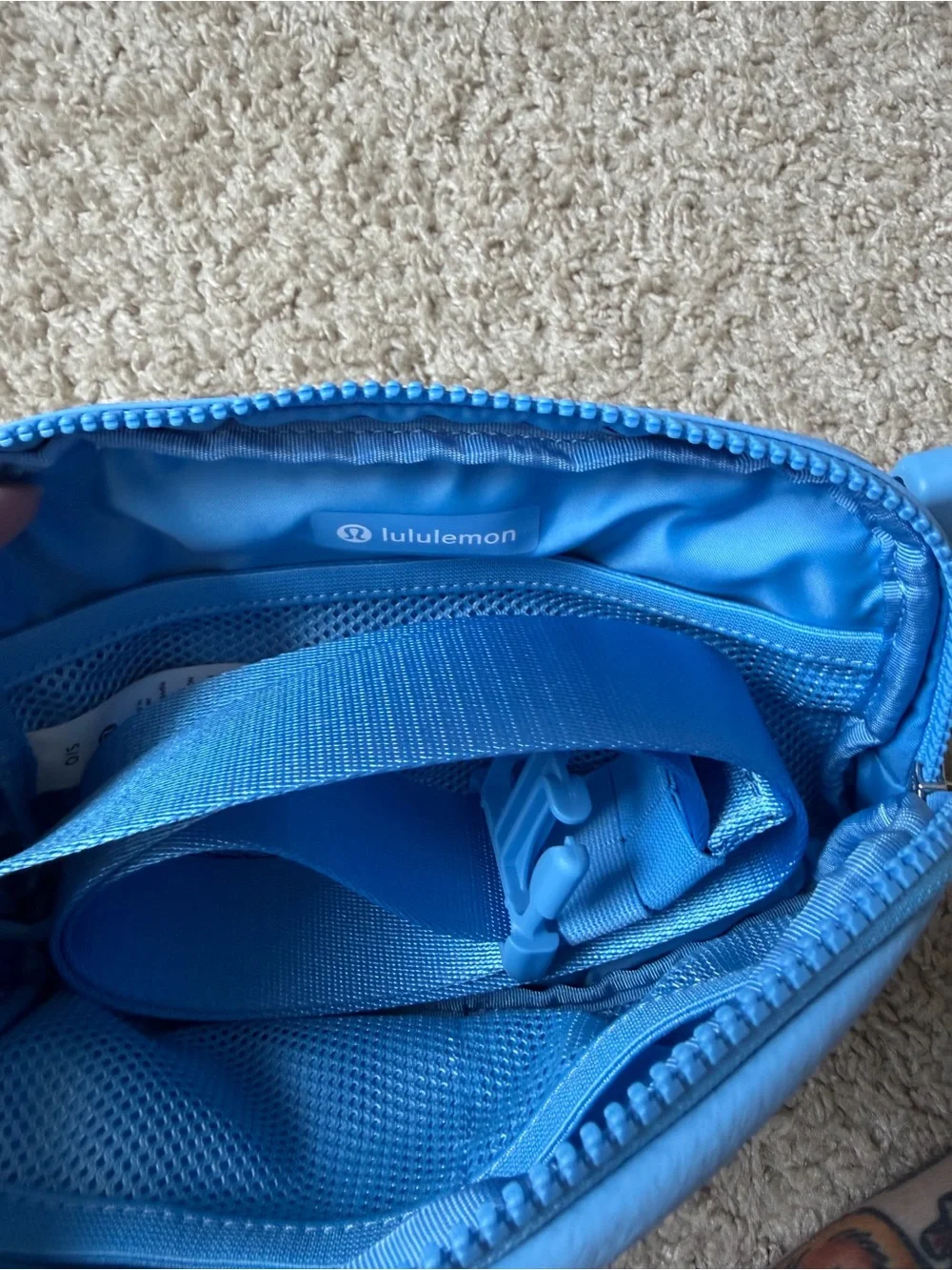 lululemon athletica compact closure